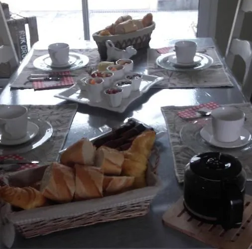 Comme Un Reve 住宿加早餐酒店 Doignies