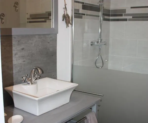 Comme Un Reve 住宿加早餐酒店 Doignies